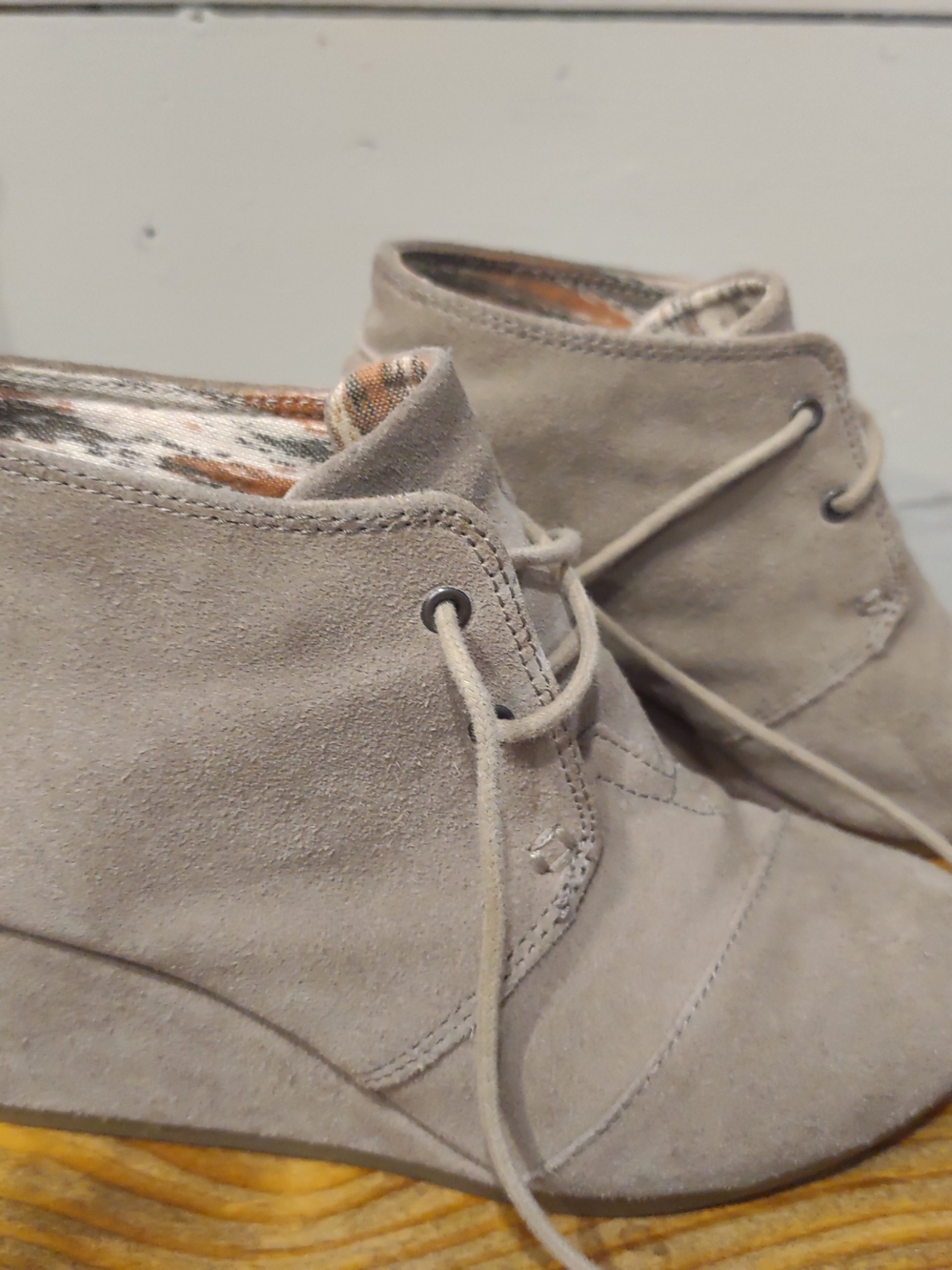 Toms Suede Leather Lace Up Wedge Bootie 7M
